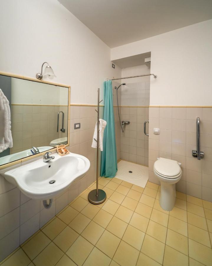 Recchi Franceschini Bike Hotel Last - Minute - Availability Montalto delle Marche Dış mekan fotoğraf